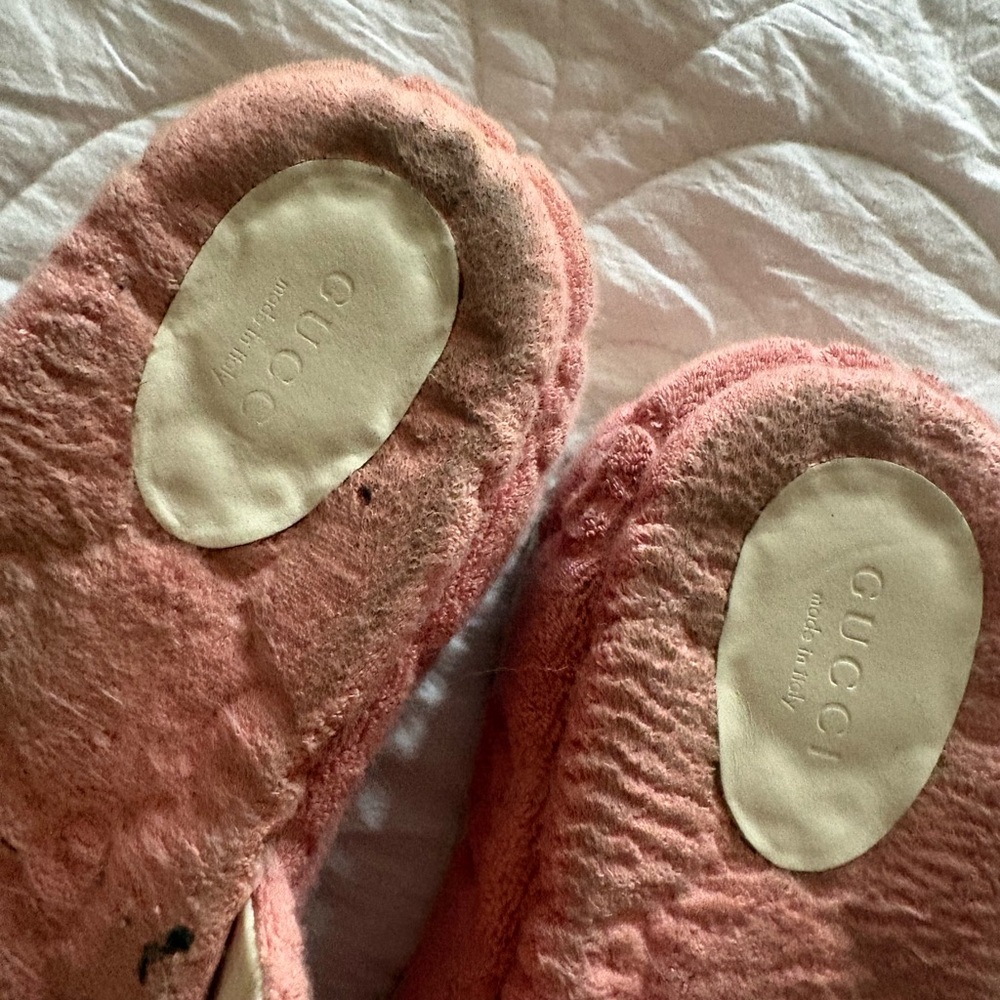 Gucci Blush Pink Embossed Slippers - Picture 2 of 4